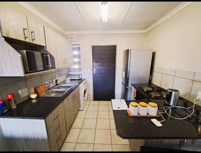 2 BEDROOM APARTMENT FOR SALE IN HEUWELOORD